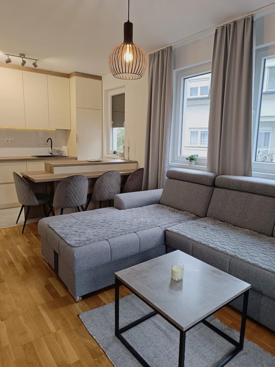 Kitchen or kitchenette, Living room, Seating area, Dining area