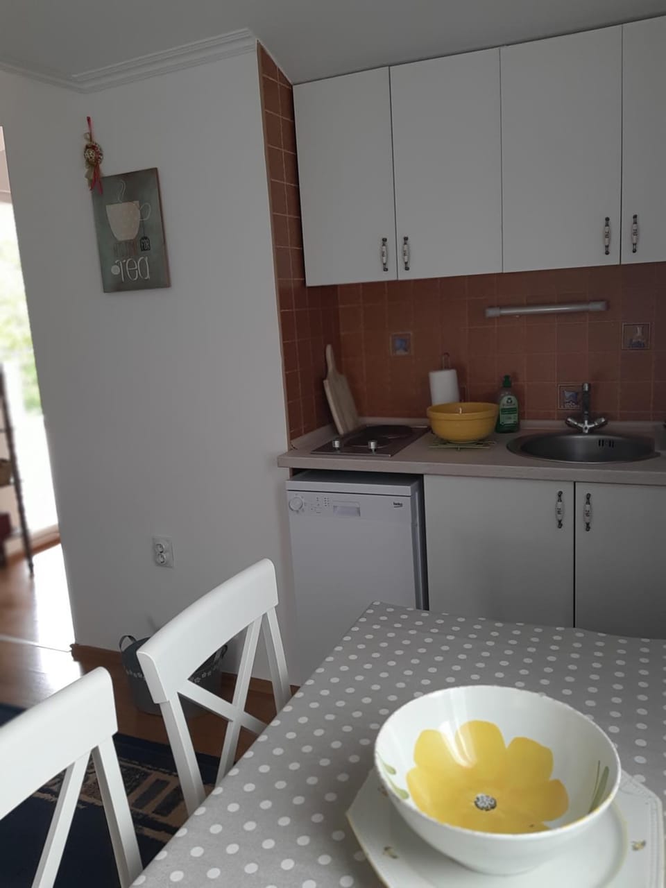 Kitchen or kitchenette, Dining area