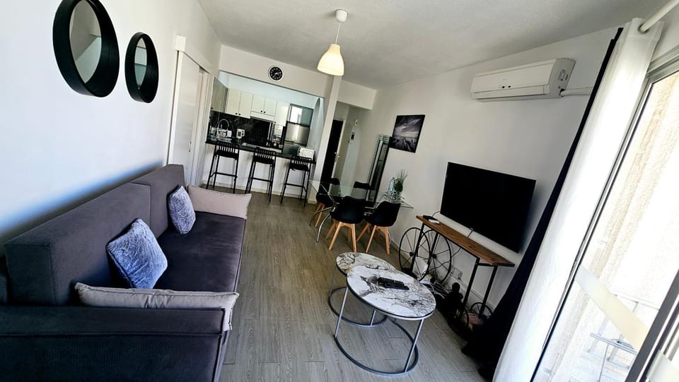 TV and multimedia, Living room, Dining area, air conditioner