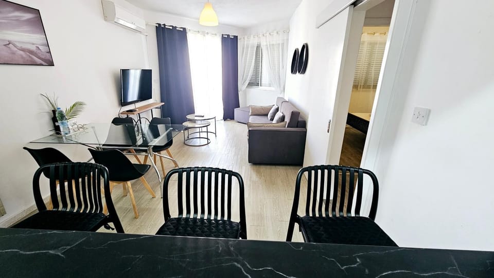 TV and multimedia, Kitchen or kitchenette, Living room, Dining area, minibar