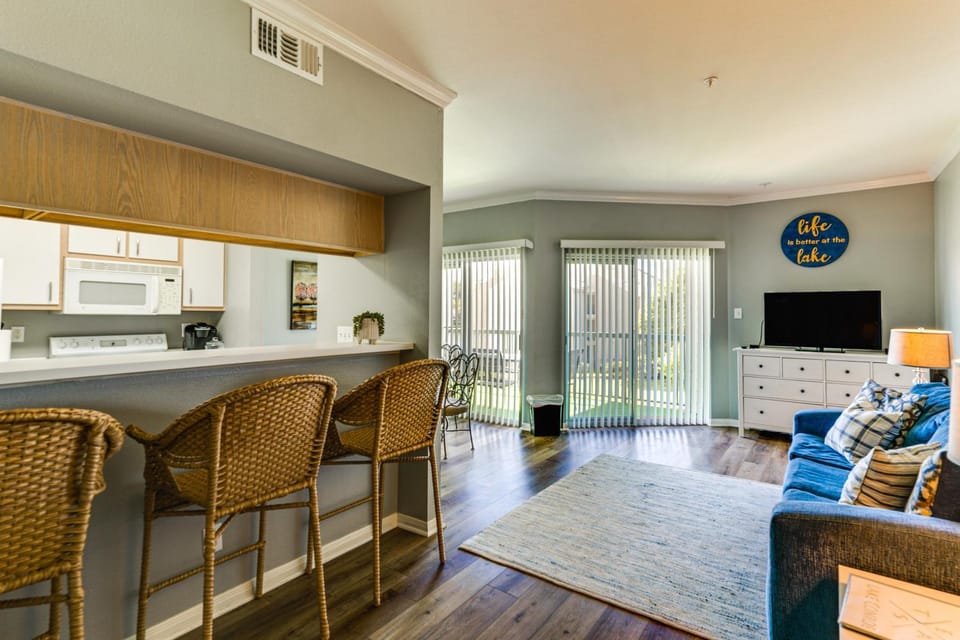 Lake Conroe Condo w/ Pool Access + Balcony! House in Lake Conroe