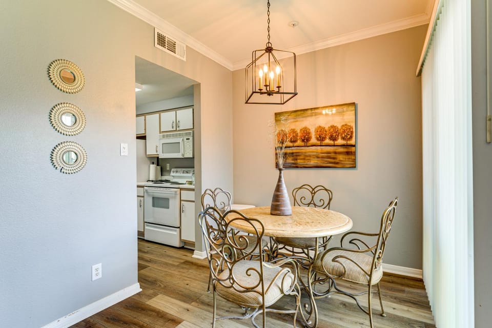 Lake Conroe Condo w/ Pool Access + Balcony! House in Lake Conroe