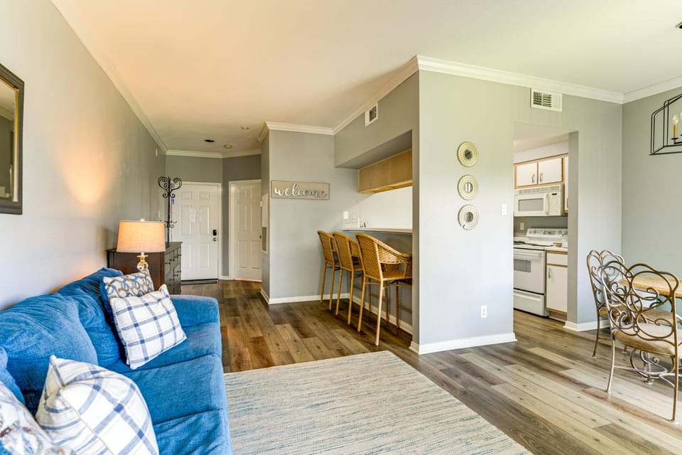 Lake Conroe Condo w/ Pool Access + Balcony! House in Lake Conroe