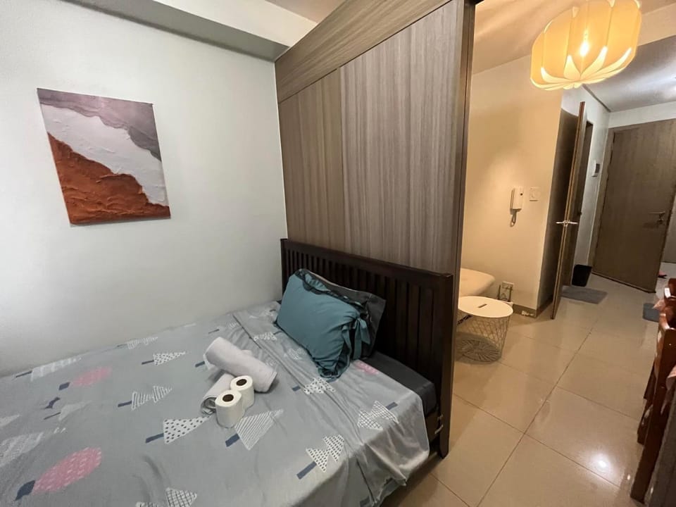 Shore 2 2-Bed Balcony City View WiFi TV near MOA 834 Apartment in Pasay