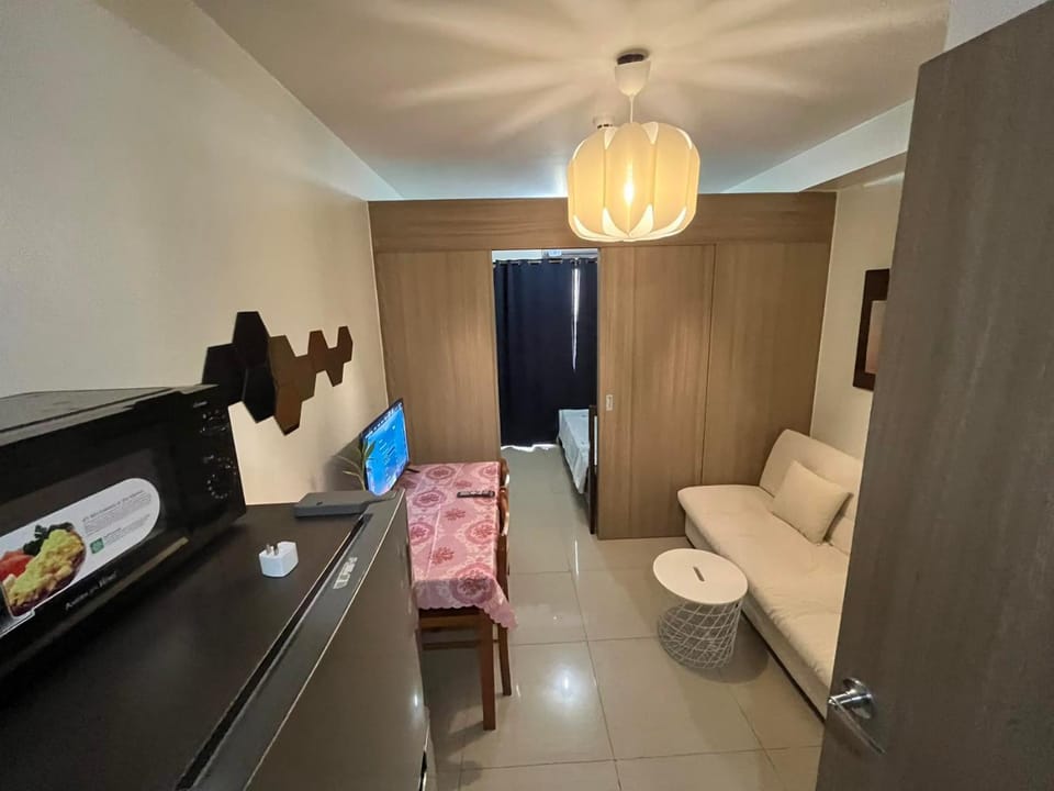 Shore 2 2-Bed Balcony City View WiFi TV near MOA 834 Apartment in Pasay