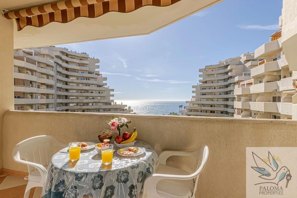 Bright Apt 2 BDR, with sea views, Benalbeach Apartment in Benalmadena