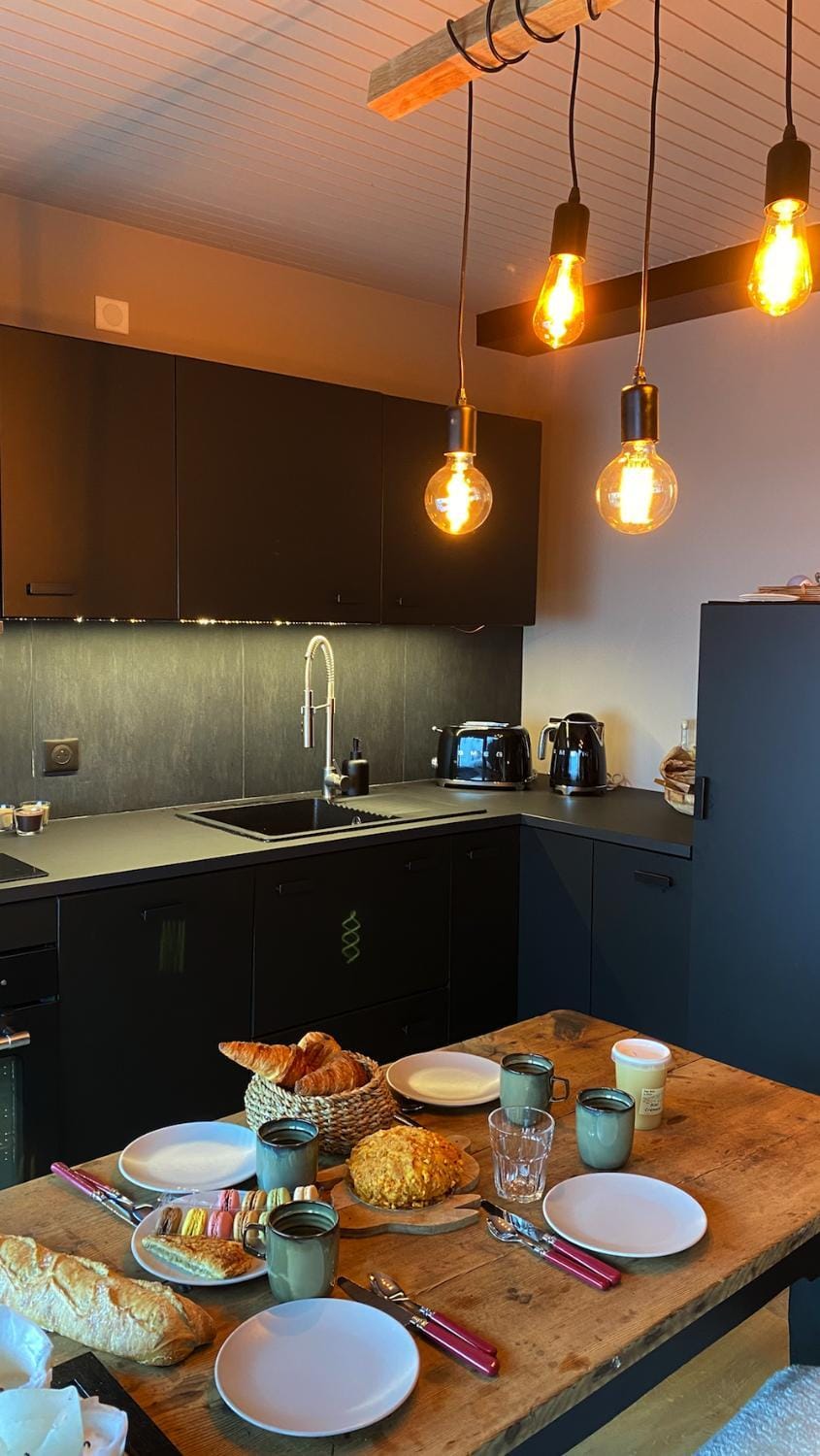 Kitchen or kitchenette, Dining area, Food, stove