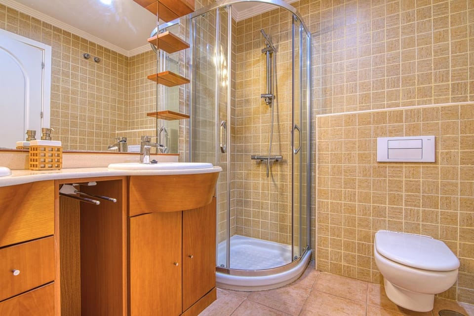 Shower, Toilet, Bathroom