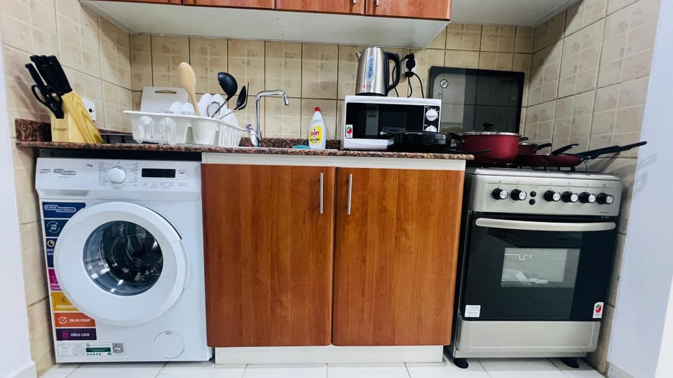Coffee/tea facilities, Kitchen or kitchenette, dishwasher, oven, washing machine