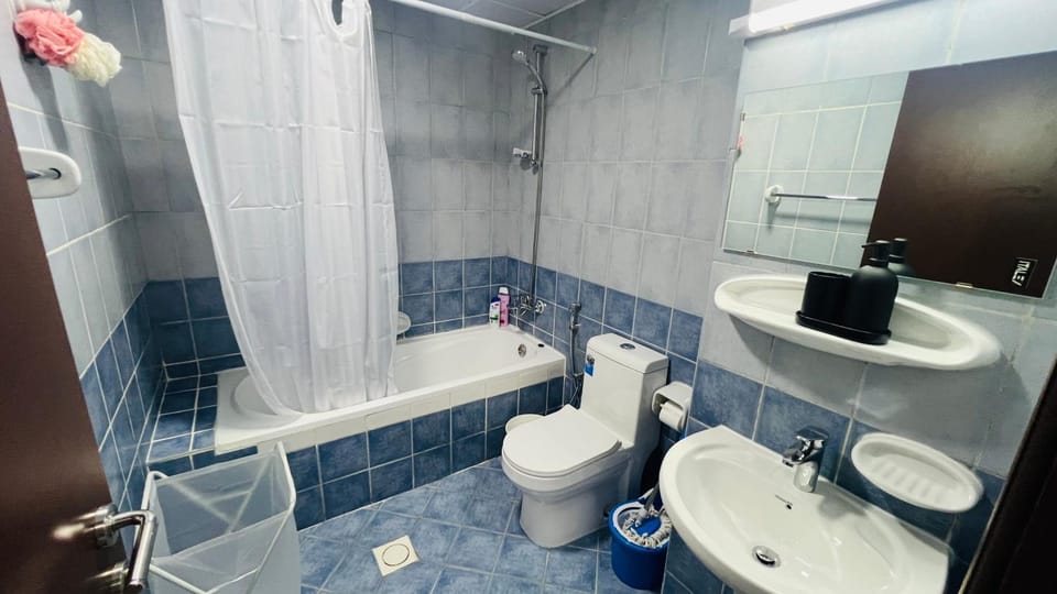 Shower, Toilet, Bathroom, Bath