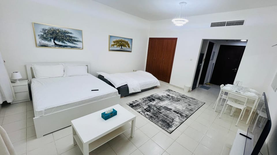 Bed, Photo of the whole room, Seating area, Bedroom