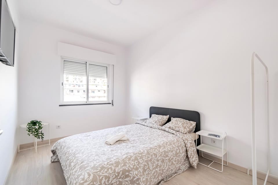Bed, TV and multimedia, Photo of the whole room, Bedroom, towels