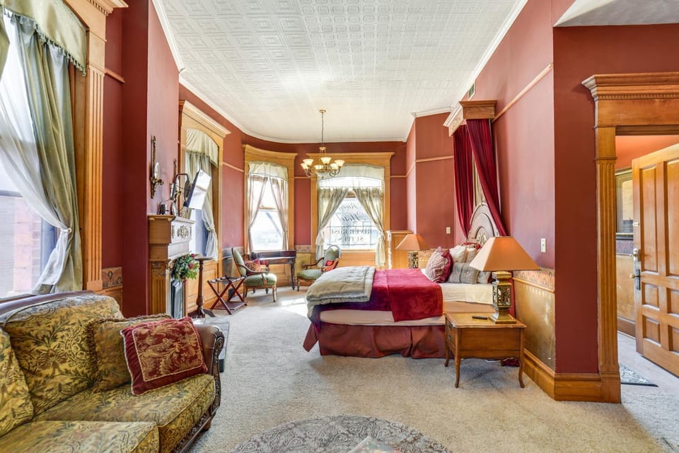 Downtown Yankton Suite: Walk to Restaurants! Apartment in Yankton