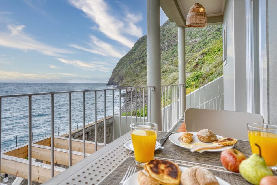 Day, Natural landscape, View (from property/room), Balcony/Terrace, Food, Sea view