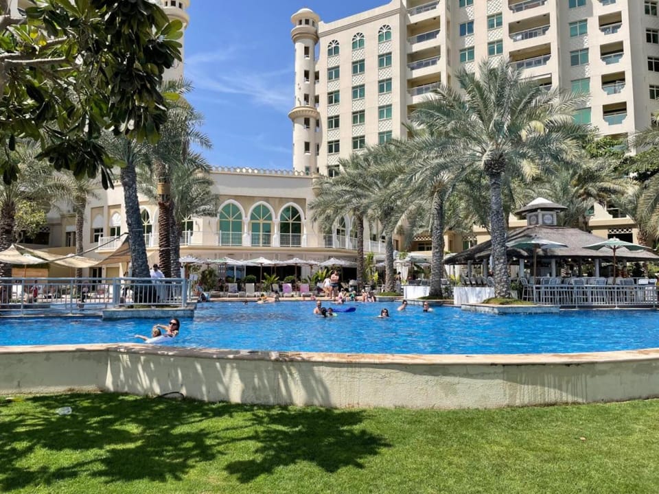 Luxury at Beachside Al Sultana Jumeirah Shoreline Apartment in Dubai