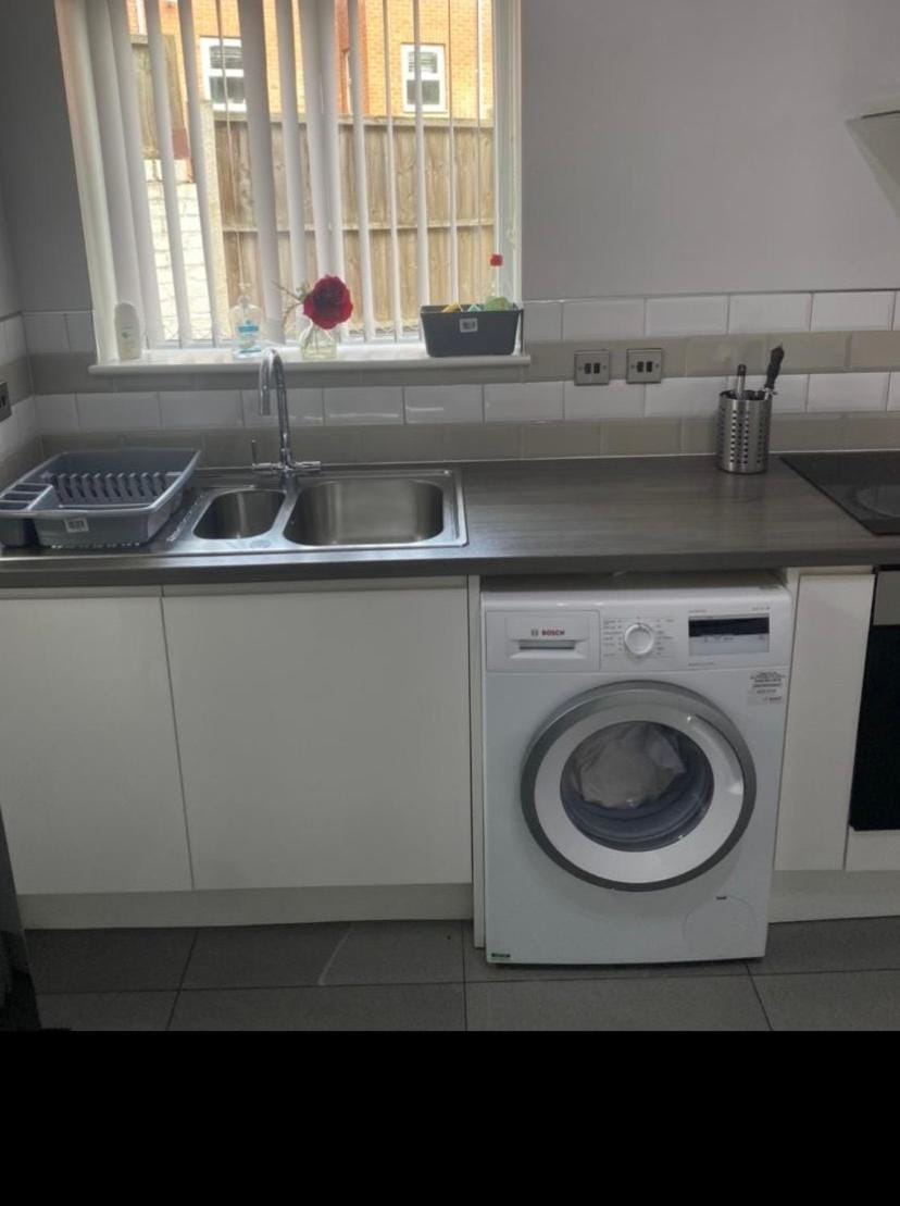 5 bedroom ensuite spacious house House in Wolverhampton