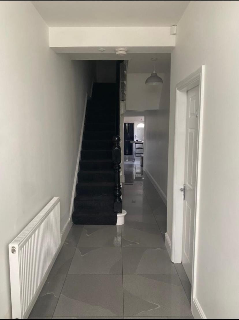 5 bedroom ensuite spacious house House in Wolverhampton