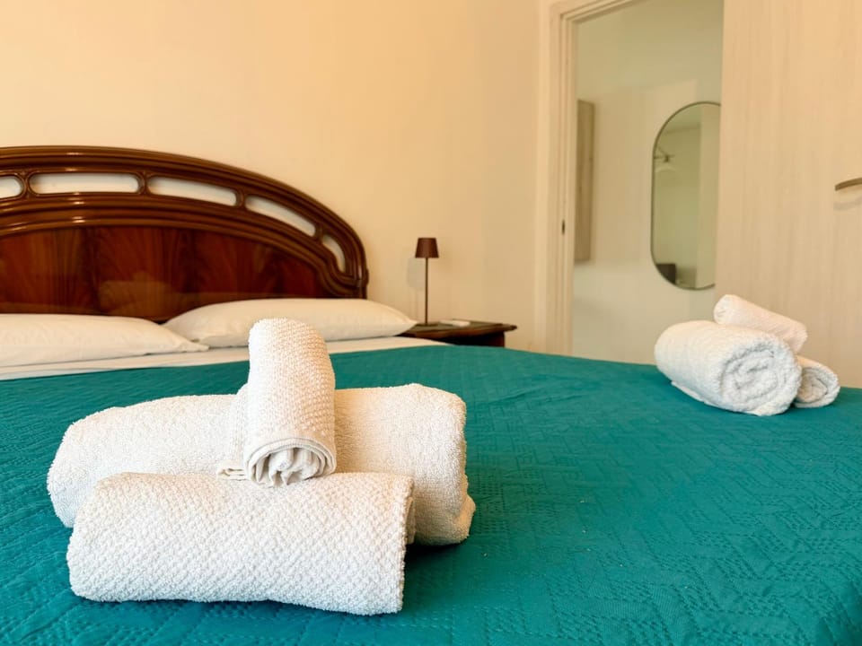 Bed, Photo of the whole room, Bedroom, towels