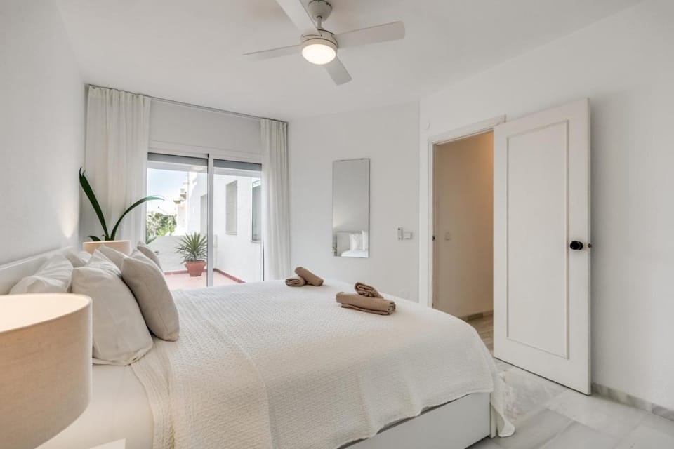 Bed, Balcony/Terrace, Bedroom