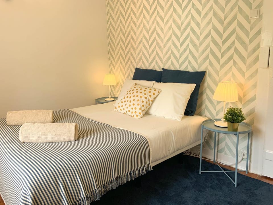 Stay as a Local! Santos Historical 6 Bedroom Apartment IV Apartment in Lisbon