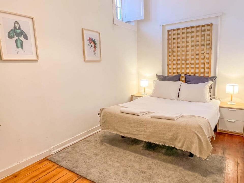 Stay as a Local! Santos Historical 6 Bedroom Apartment IV Apartment in Lisbon