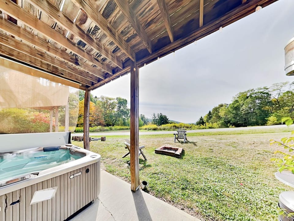 BlueBeary Retreat House in McHenry