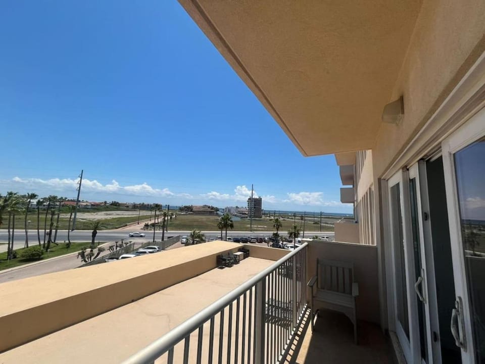 Beachfront Luxury Renewed Condo Apartment in South Padre Island
