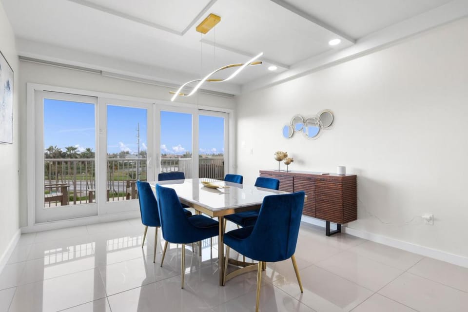 Beachfront Luxury Renewed Condo Apartment in South Padre Island