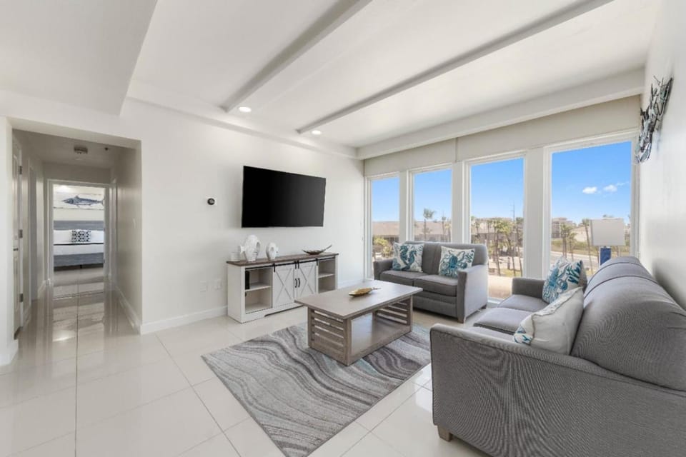 Beachfront Luxury Renewed Condo Apartment in South Padre Island
