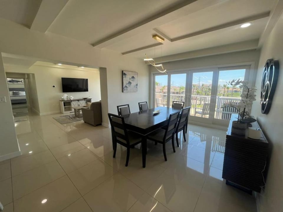 Beachfront Luxury Renewed Condo Apartment in South Padre Island