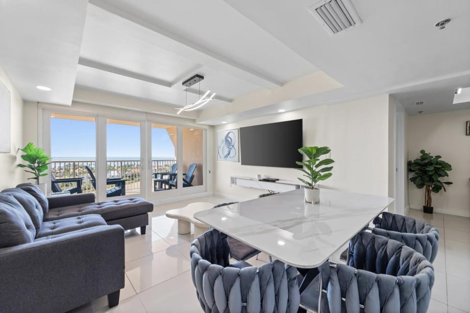 Stunning Sunsets and SpaceX Views Apartment in South Padre Island