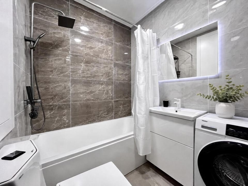 Bathroom, Bath, towels, washing machine