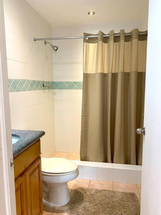 Shower, Toilet
