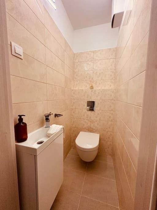 Toilet, Bathroom