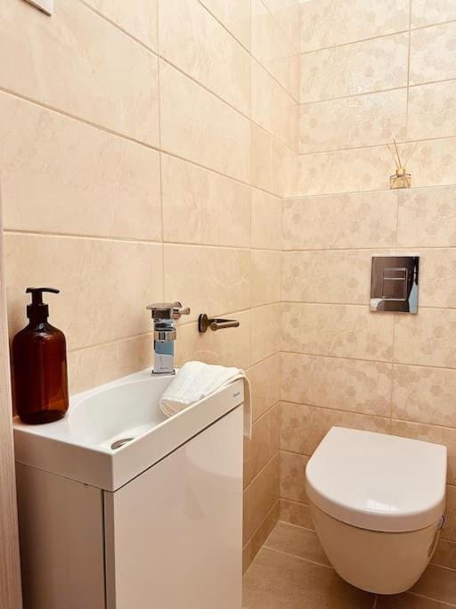Toilet, Bathroom