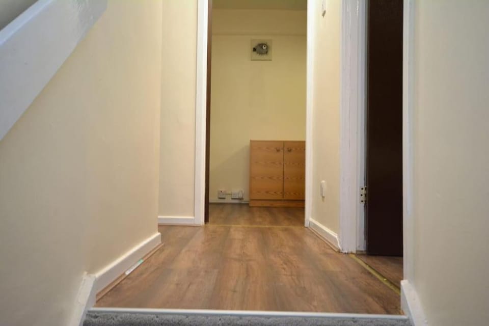 Spacious 3 Bedroom House in Beckton London House in London