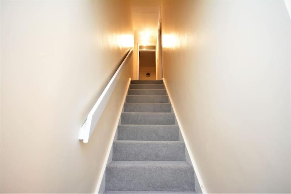 Spacious 3 Bedroom House in Beckton London House in London