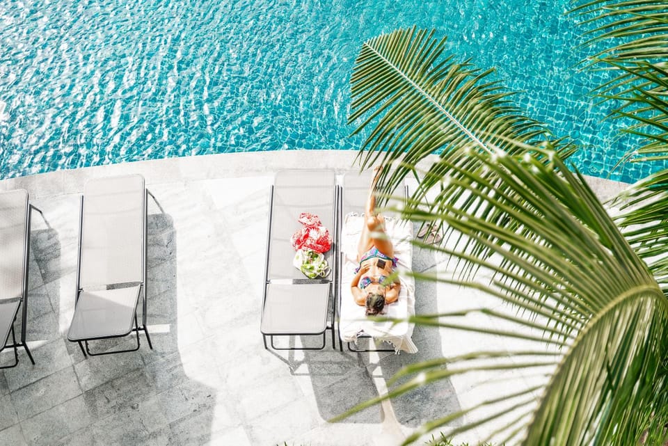 Pool view, Swimming pool, sunbed