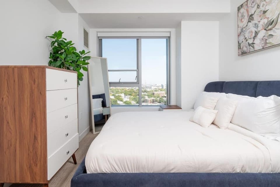 Central Penthouse City Skyline Views Gym sleep 8 Apartment in Cambridgeport