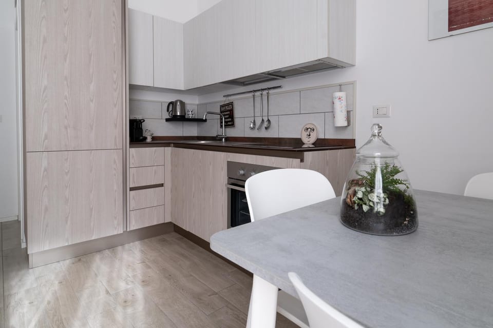 Kitchen or kitchenette, Dining area, stove
