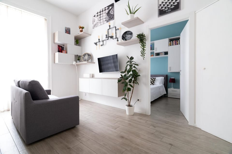 TV and multimedia, Living room, Seating area, Evening entertainment