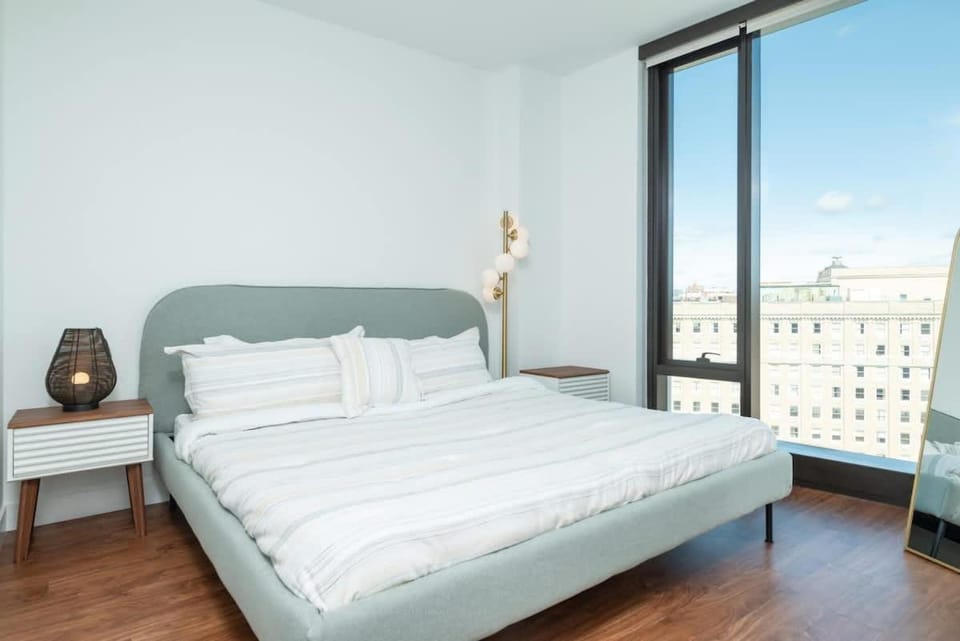 Back-Bay 2BR Penthouse w Roof top and GYM Apartment in Boston