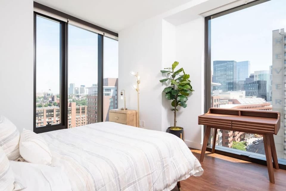 Back-Bay Upscale Central Penthouse W Roof-top Apartment in Boston