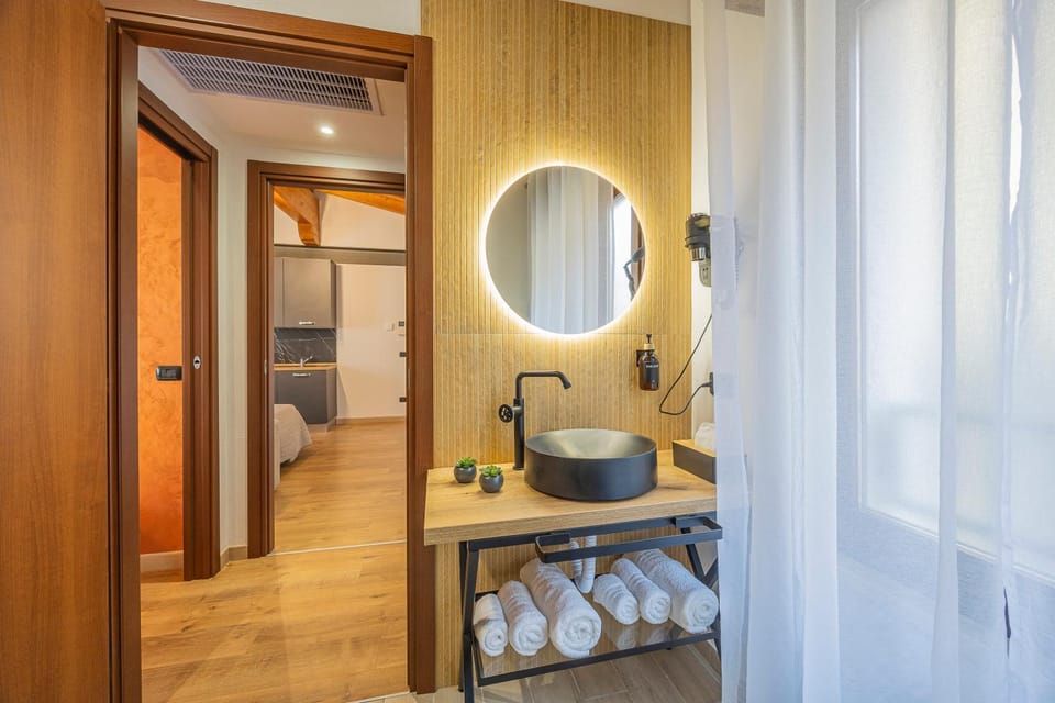Bathroom, towels