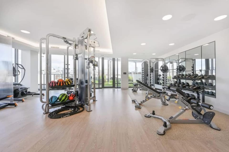 Central Serene Penthouse w King bed GYM Parking Apartment in Cambridgeport