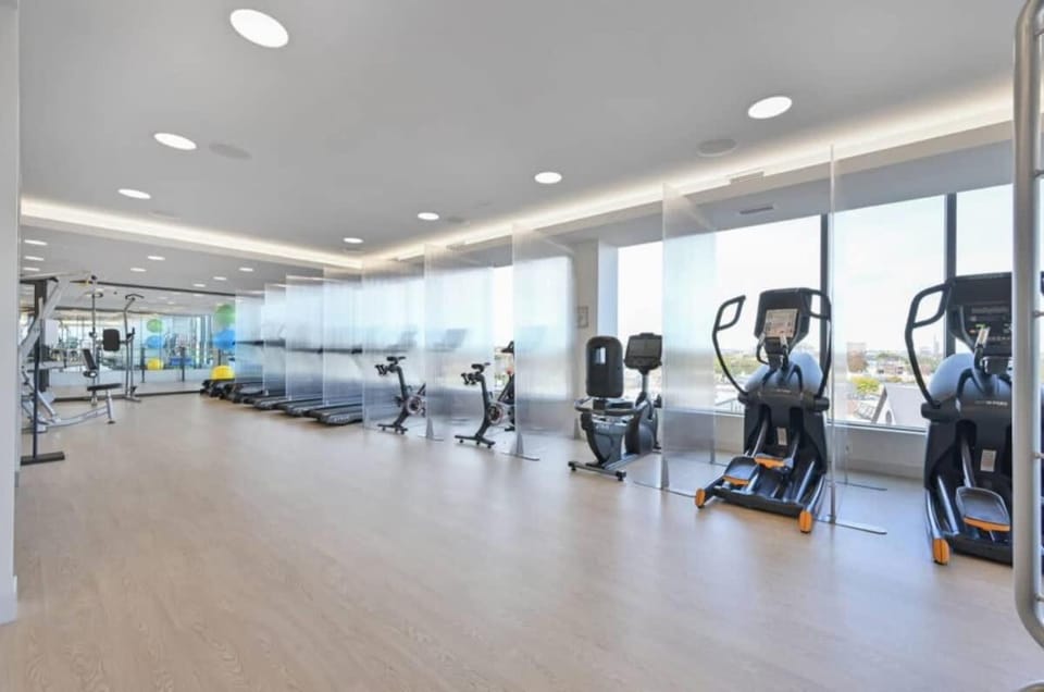 Central Square Penthouse near MIT Harvard Wi-Fi & GYM Apartment in Cambridgeport