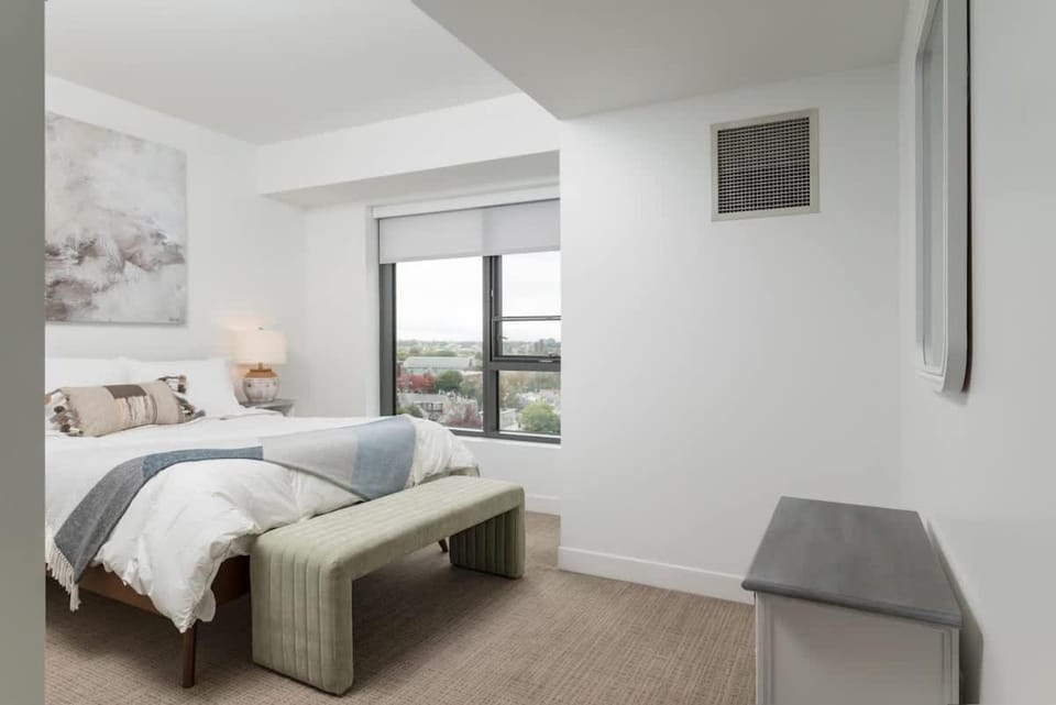 Central Penthouse Harvard MIT Spacious Gym & Work Apartment in Cambridgeport