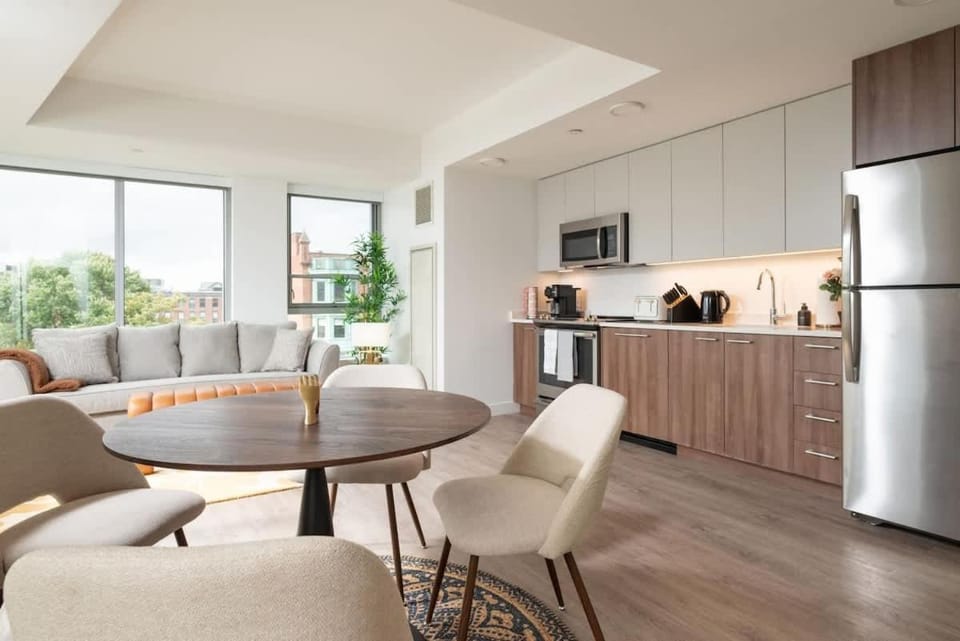 Central Space to Balance Life Work Play 7 Sleeps Apartment in Cambridgeport