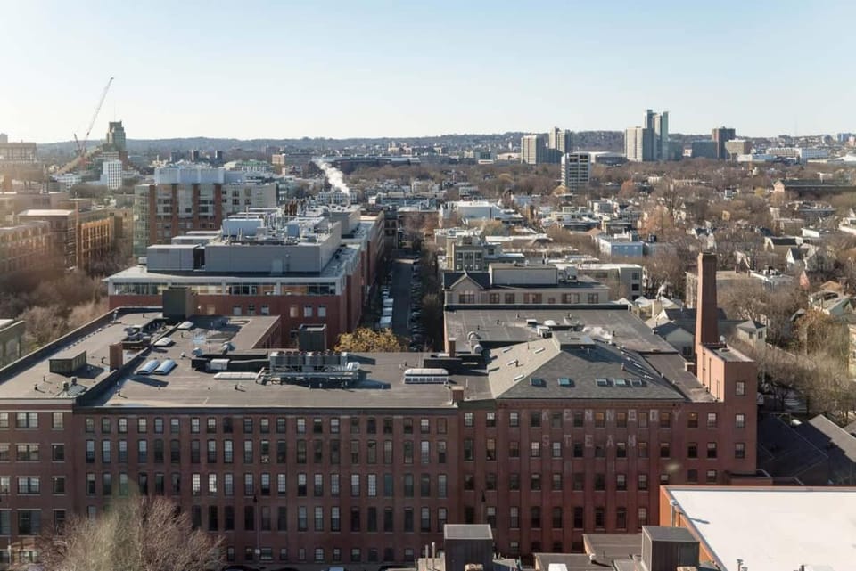 Central Space to Balance Life Work Play 7 Sleeps Apartment in Cambridgeport