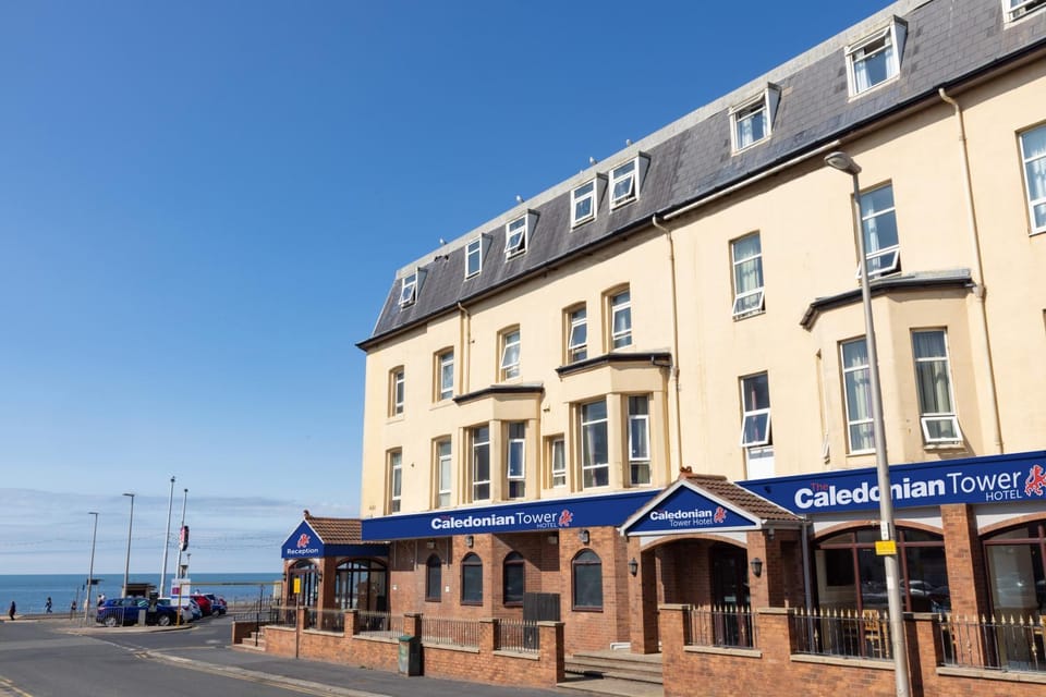 Property building, Natural landscape, Street view, Location